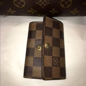 SOLDAuth Louis Vuitton Damier Key case